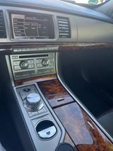Jaguar XF 2.7 L V6 Diesel Premium Luxury Premium Luxury - Jaguar XF: Premium Luxury