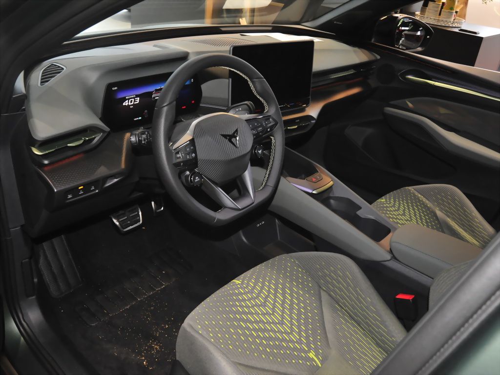 Cupra Raval VZ Extreme 52kWh Matrix DCC Sennheiser imagem 3