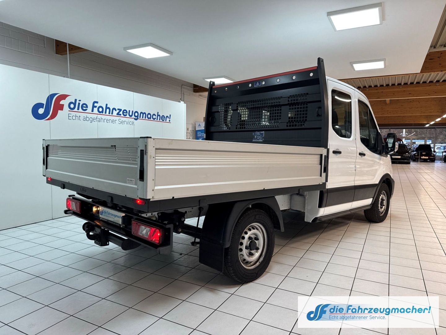 Fahrzeugabbildung Ford Transit Pritsche 350 L2 Doppelkabine Basis AHK D