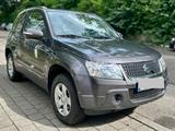 Suzuki Grand Vitara 1.9 DDiS Comfort*AHK*Tüv Neu*4x4 - Suzuki Grand Vitara aus 2011