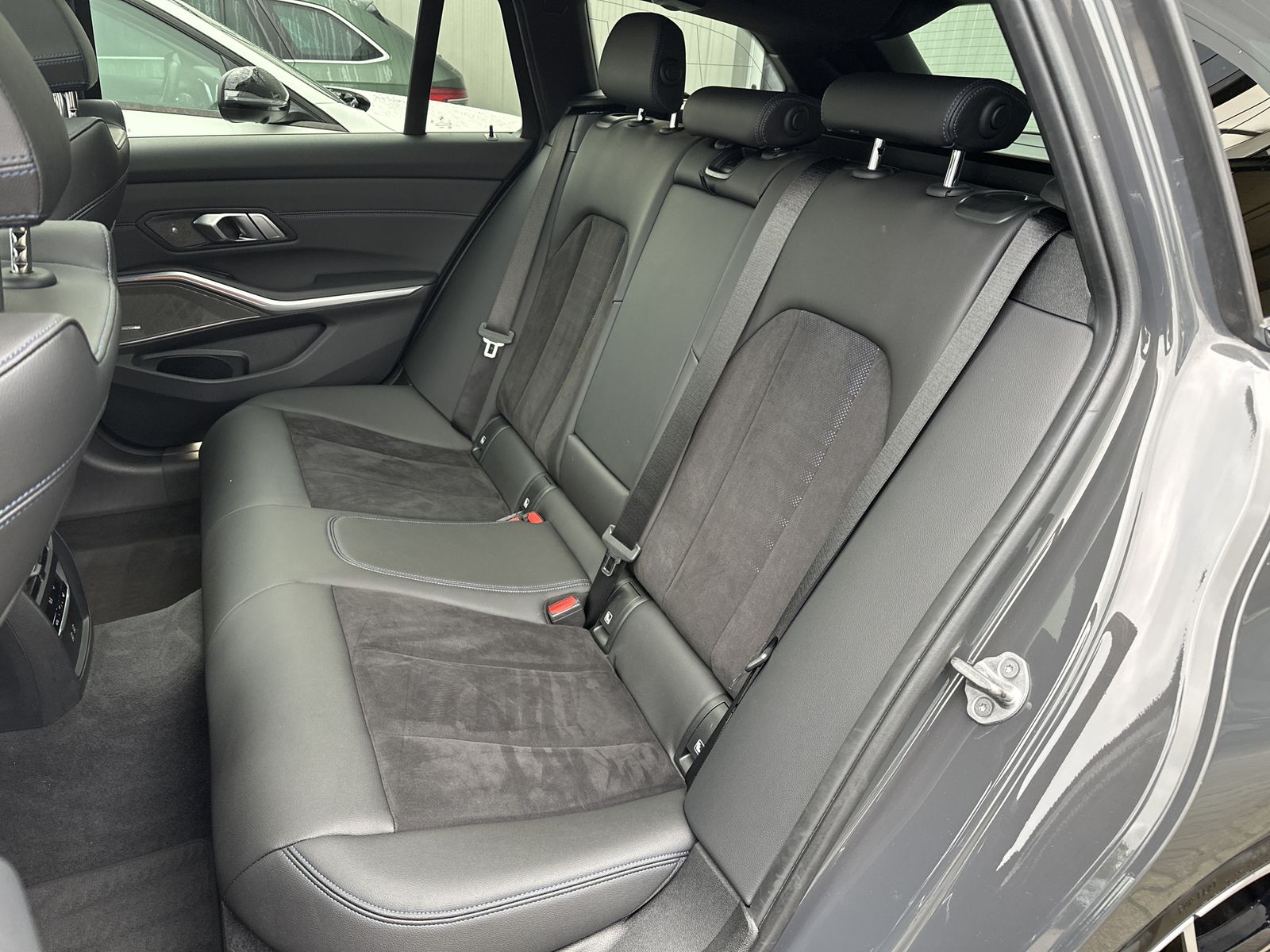 Fahrzeugabbildung BMW M340d Touring xDrive NAV+LASER+AHK+HUD+PANO+360°