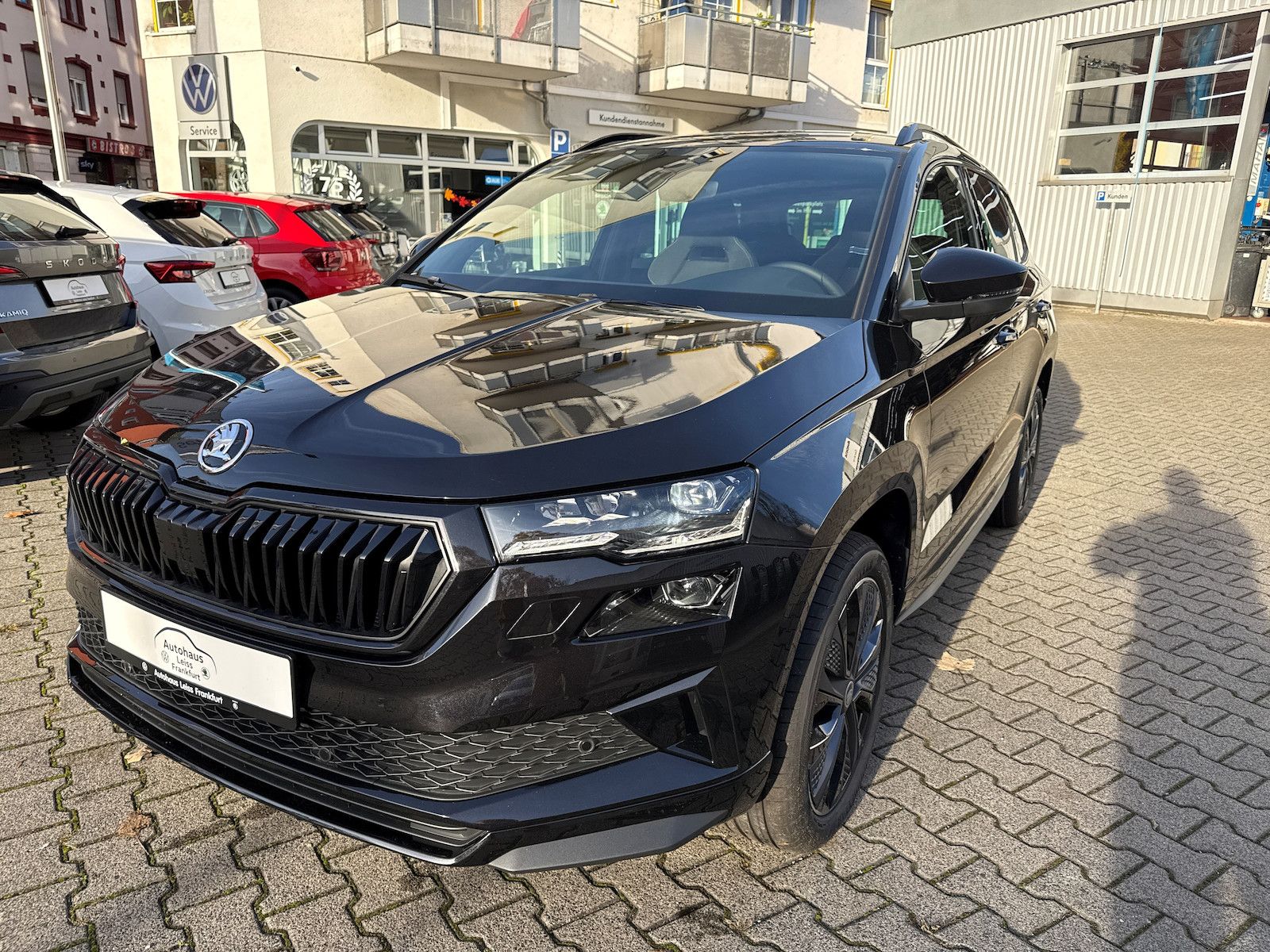Skoda Karoq Sportline 1.5TSI 5.J Garantie AHK imagem 2