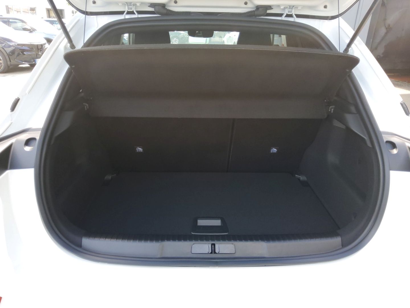 Fahrzeugabbildung Opel Mokka-e Edition Wärmepumpe Komfort-Paket LED Car