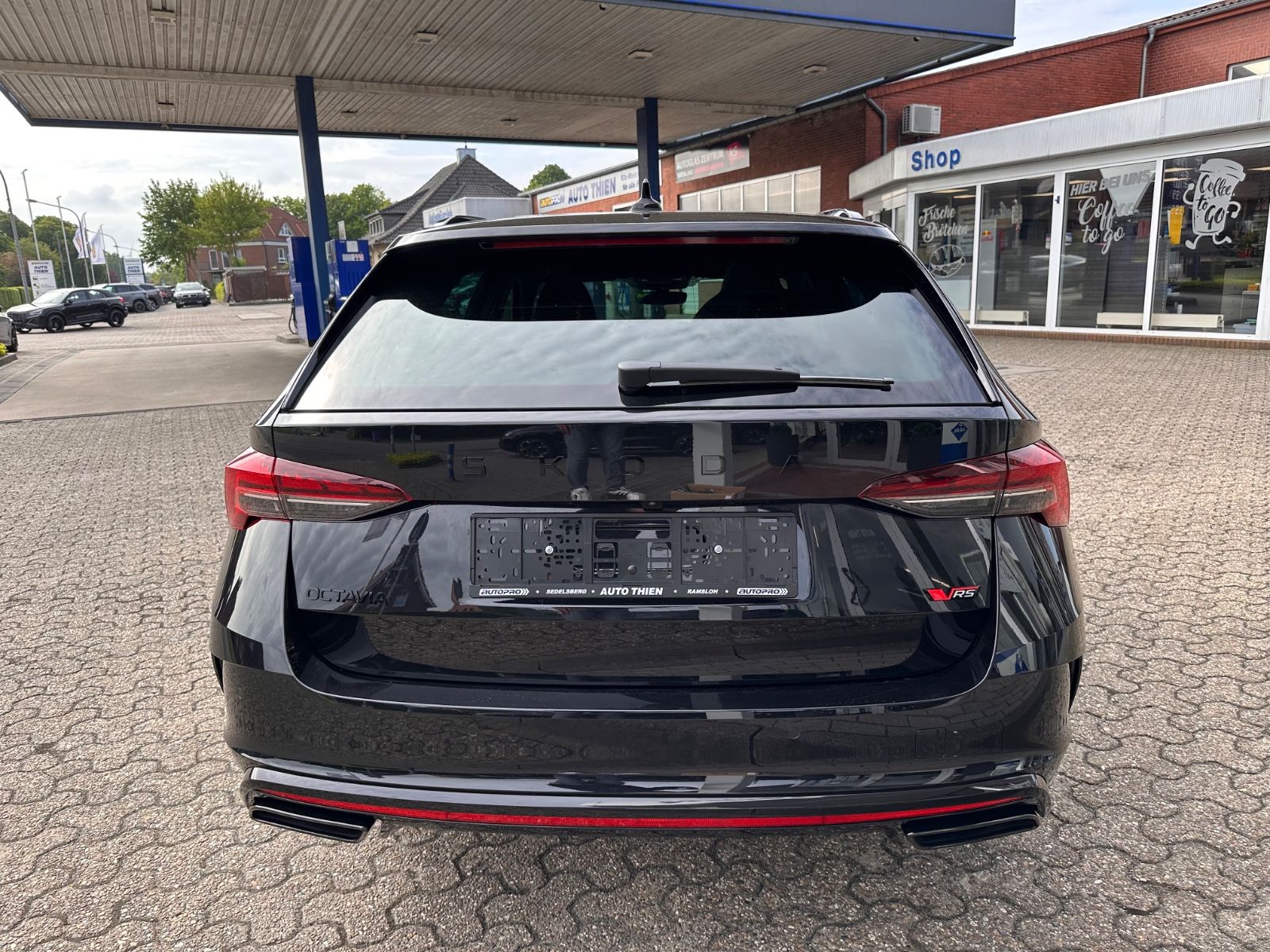 Fahrzeugabbildung SKODA Octavia RS Combi 2.0 TSI Pano/360°/Matrix/ACC