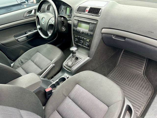Skoda Octavia Combi Elegance Automatik — Bild 6