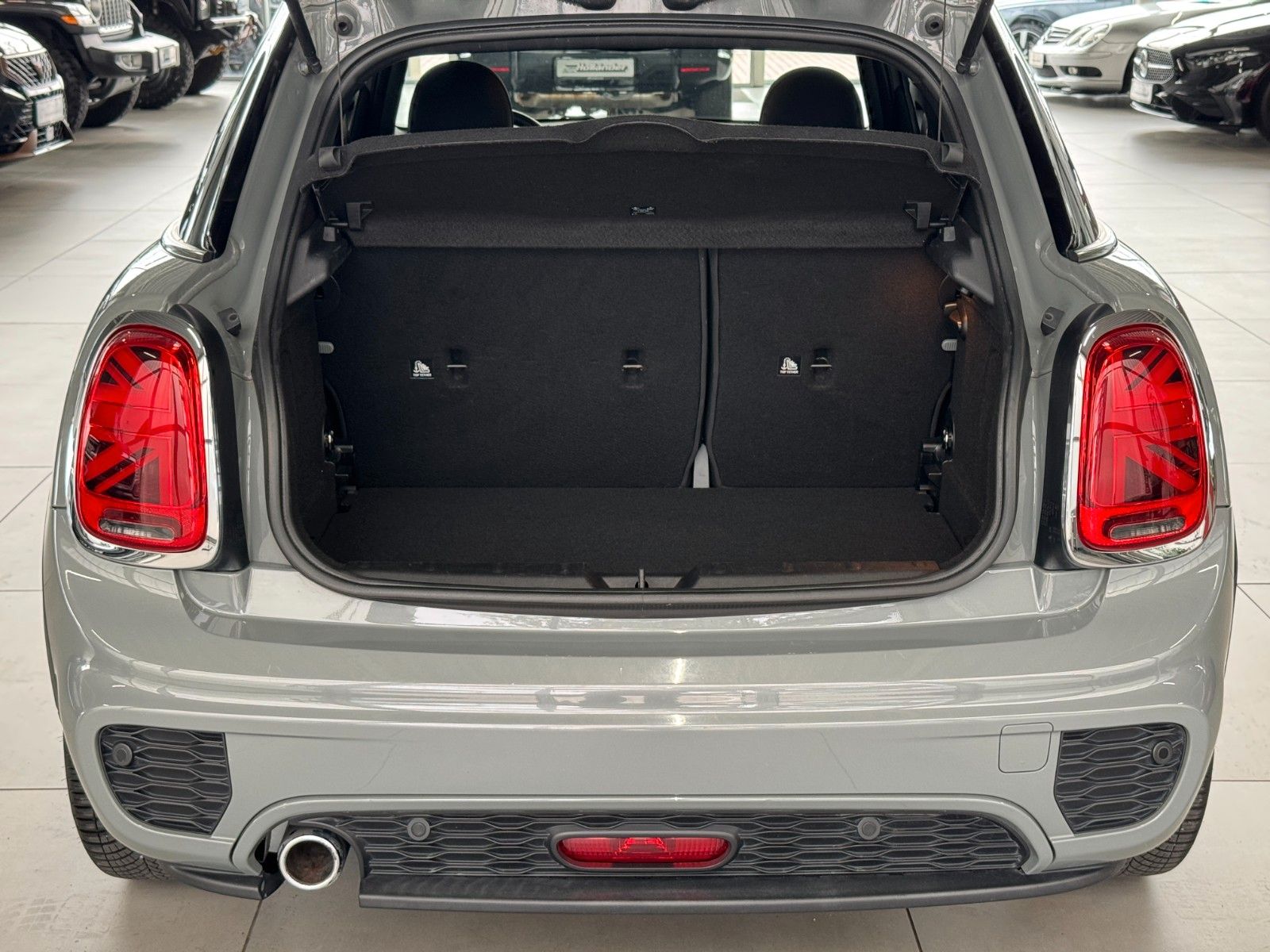 Fahrzeugabbildung MINI Cooper D 5-trg. "LED Navigation PDC Sportsitze"