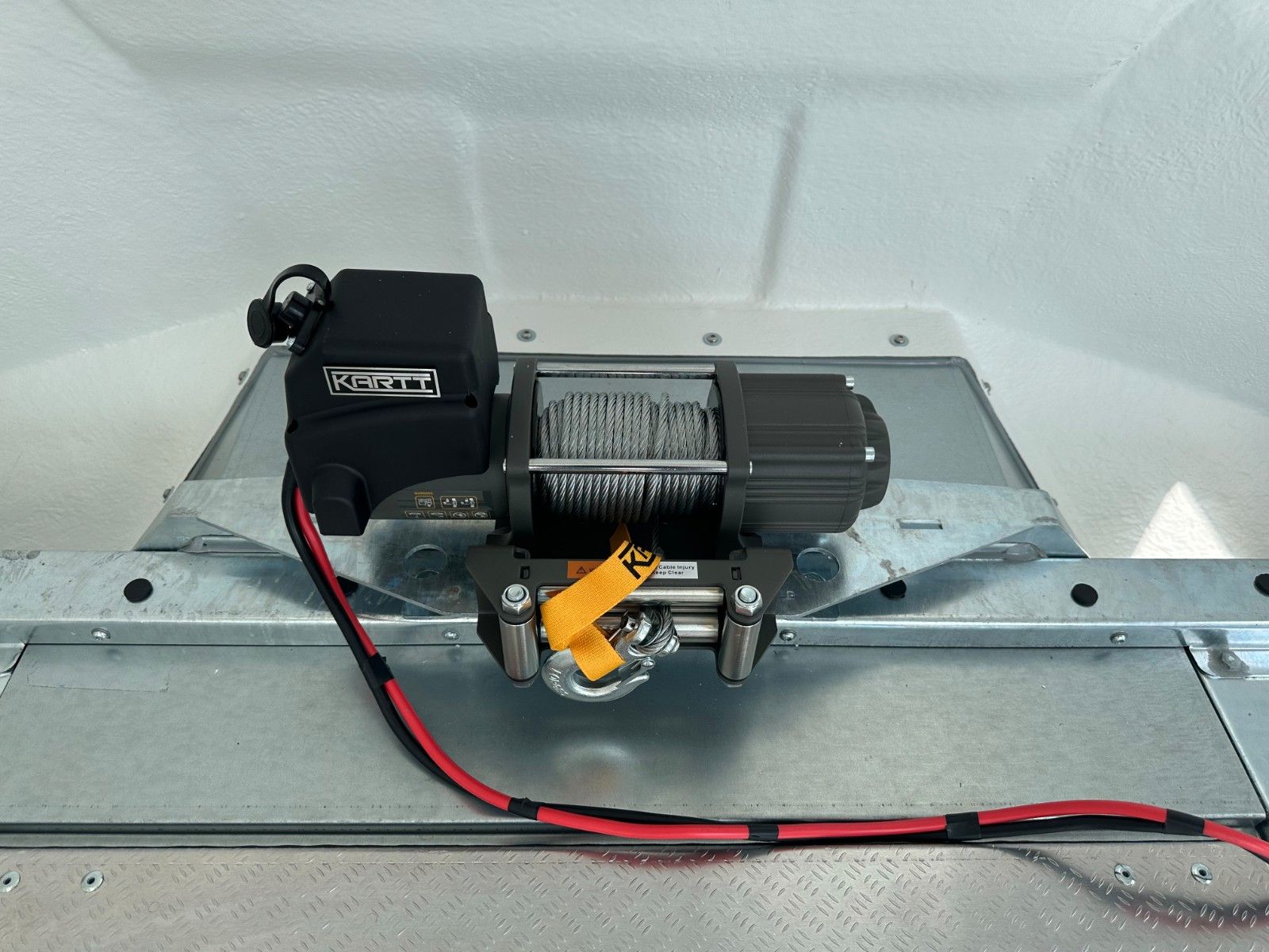 Fahrzeugabbildung Brian James Race Sport / Länge: 5,03 m / 3.000 kg