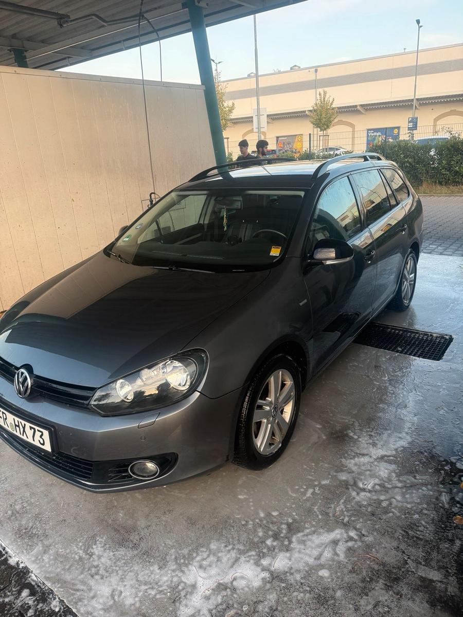 Volkswagen Golf 2012 — rear view
