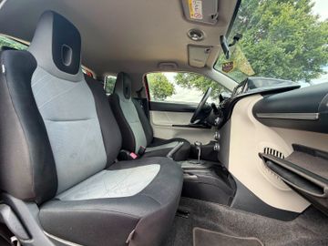 Toyota IQ - 10