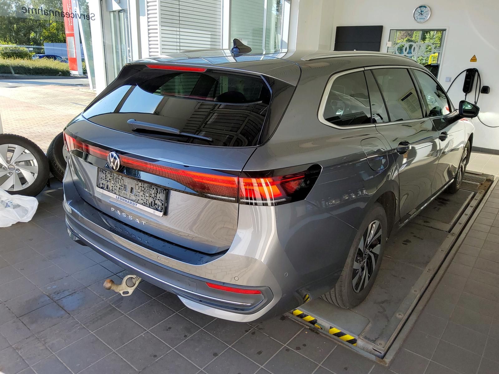 Volkswagen Passat 2.0TDI Business AHK Alcantara ACC ParkAs imagem 3