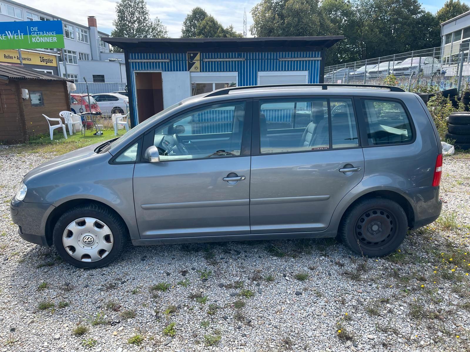 Volkswagen Touran 2004 — engine 1.896 cm³, 105 HP (77kW)