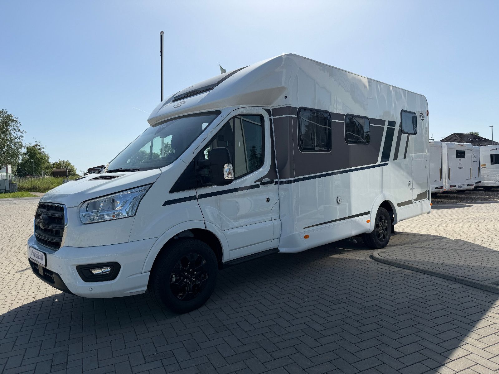 Fahrzeugabbildung Carado T338 Edition 26  - Sie paren über 12.000€