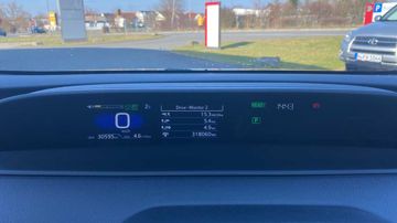 Fahrzeugabbildung Toyota Prius Plug-in Hybrid Solar