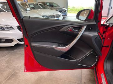 MYAUTOCENTER – Gebraucht- und Jahreswagen mit Werkstattservice in Pfaffenhofen Opel Astra J Lim. 5-trg. Cosmo *Klima*PDC*Tempomat*