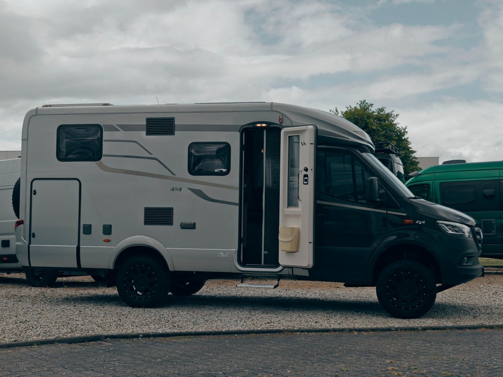 Fahrzeugabbildung HYMER / ERIBA / HYMERCAR ML - T 560 4x4 ALLRAD - AUS 1. HAND!
