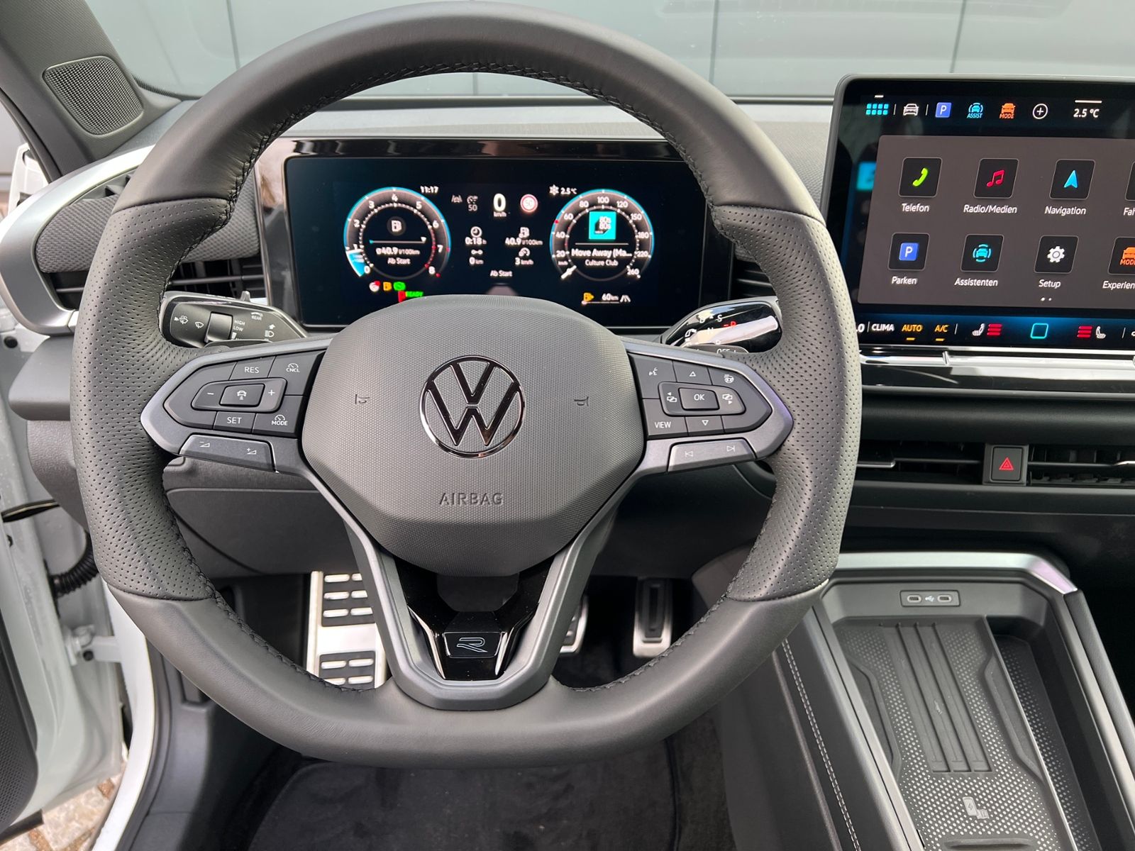 Fahrzeugabbildung Volkswagen T-Roc R-Line 1.5 eTSI DSG *Neues Modell, AHK, Bl