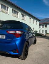 Toyota Yaris 1,5-l-VVT-i Hybrid CVT Style Selection... - Toyota Yaris: Blau