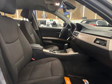 BMW 318 d Touring *Klima*SHZ*TÜV*Navi*PDC*AHK*