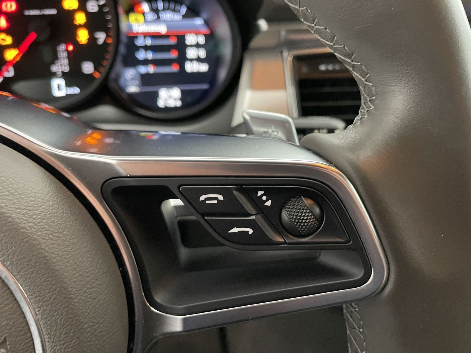 Porsche Macan PDK DAB LED AHK el. Sitze Klima PDC foto 25