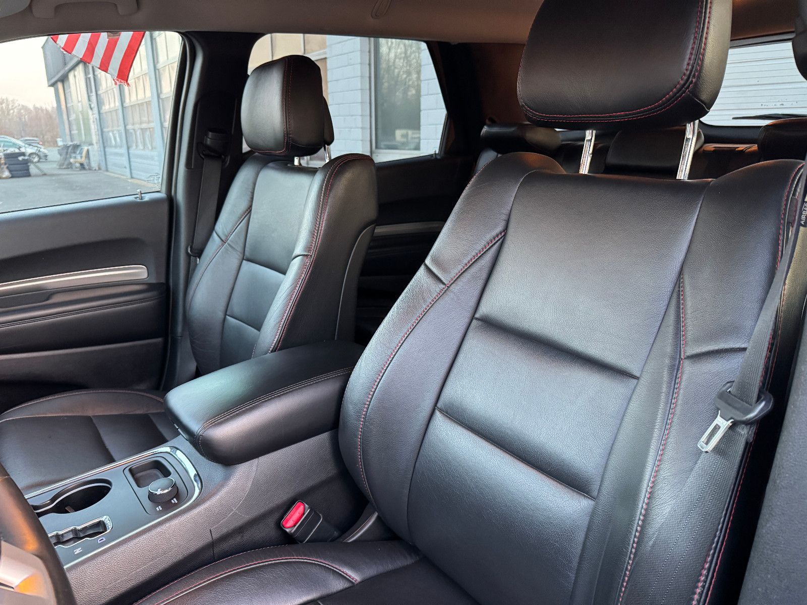 Fahrzeugabbildung Dodge Durango 4x4 5.7 V8 HEMI 20Zoll Leder AHK Navi