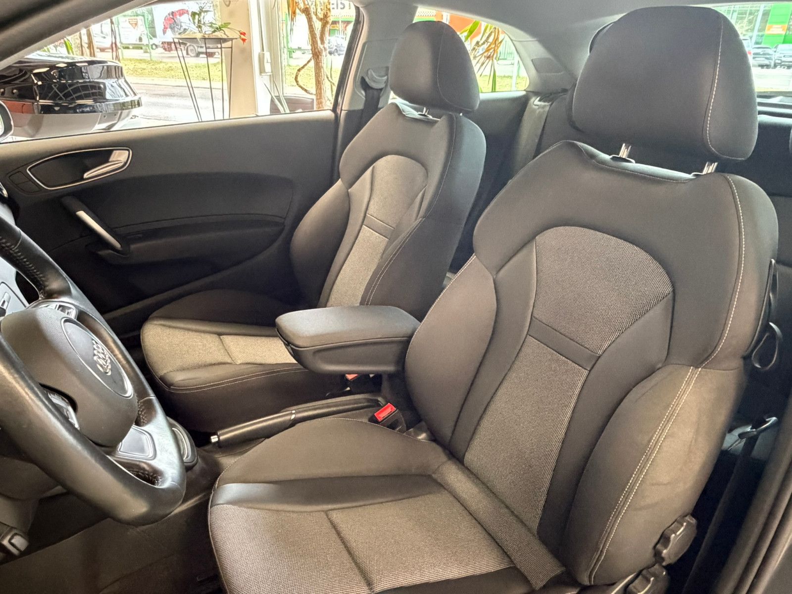 Fahrzeugabbildung Audi A1 Sportback 1.4 TFSI NAVI