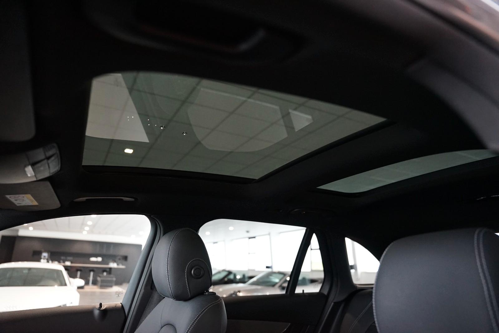 Mercedes-Benz GLC 300 4Matic | AMG | Comand | Pano | AHK