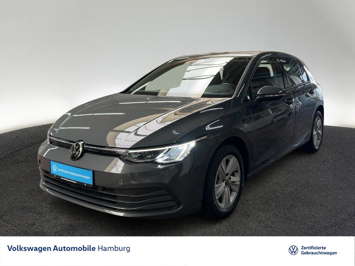 Volkswagen Golf VIII 1.0 eTSI Life DSG ACC Rear View Travel foto 1