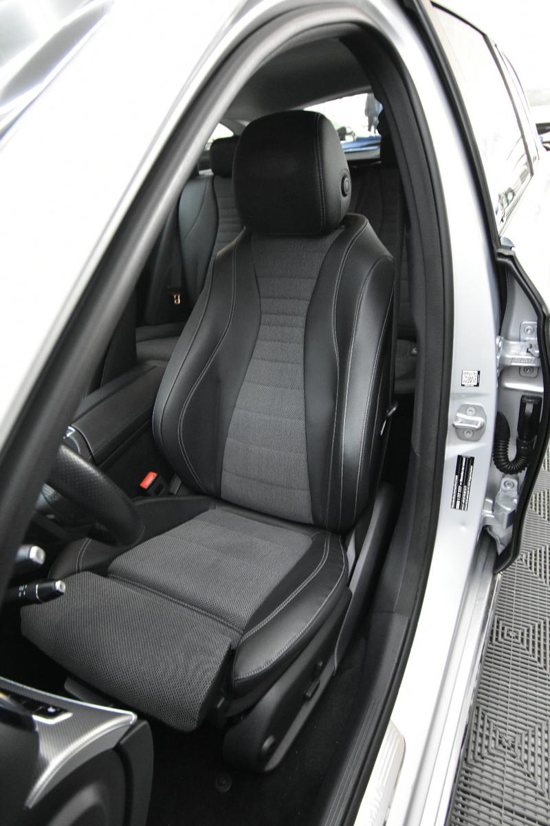 Mercedes-Benz E 220  SHZ AHK RFK LED Ambiente.