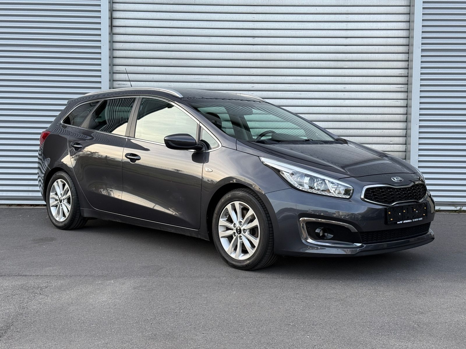 Fahrzeugabbildung Kia Cee'd Sportswagon UEFA Euro 2016 Navi PDC Kamera