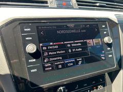 Fahrzeugabbildung Volkswagen Passat Variant 2.0 TDI DSG R-Line LED ACC Kamera