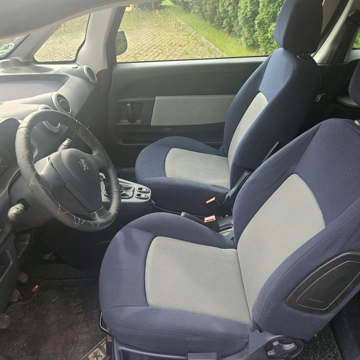 Peugeot 1007 2006 — interior