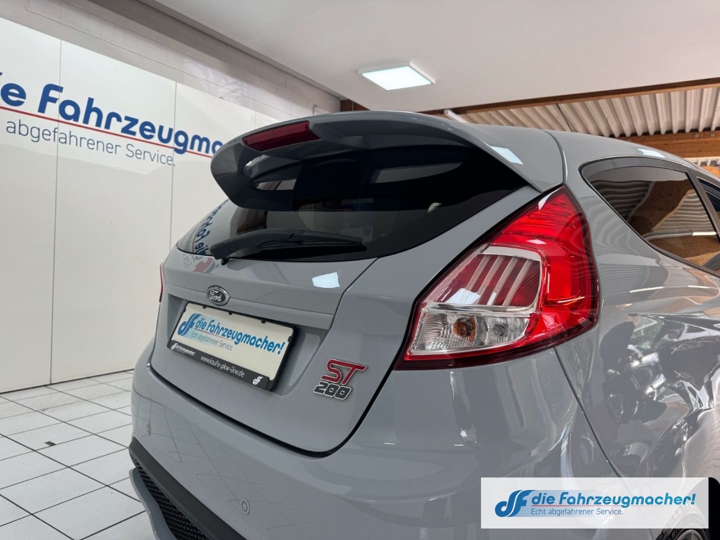 Fahrzeugabbildung Ford Fiesta ST200 Sportpaket Navi Ambiente SHZ Keyles