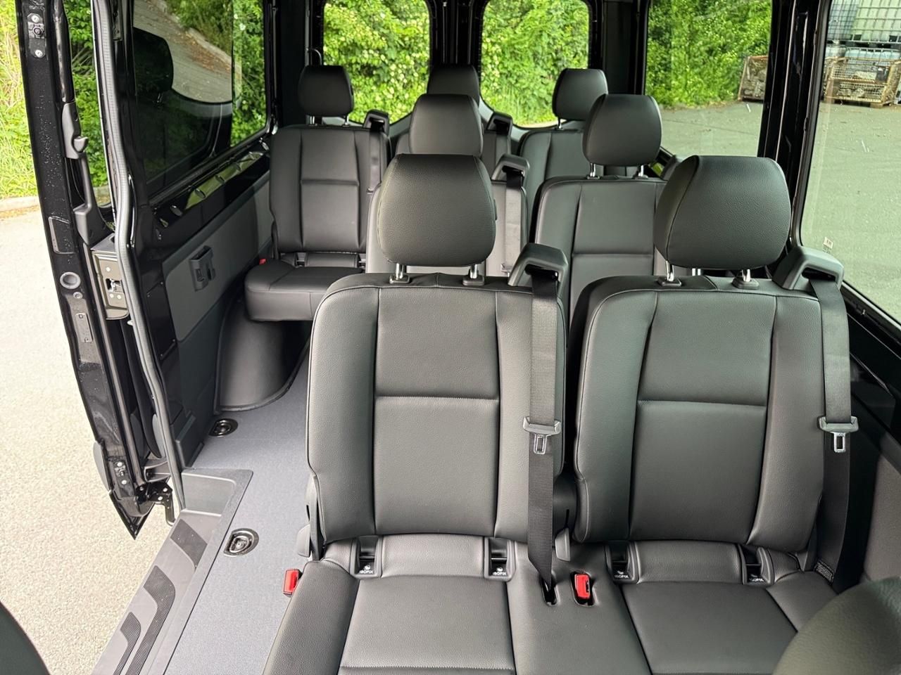 Fahrzeugabbildung Mercedes-Benz Sprinter 319 CDI Tourer 9-Sitzer*LED*Standheizun