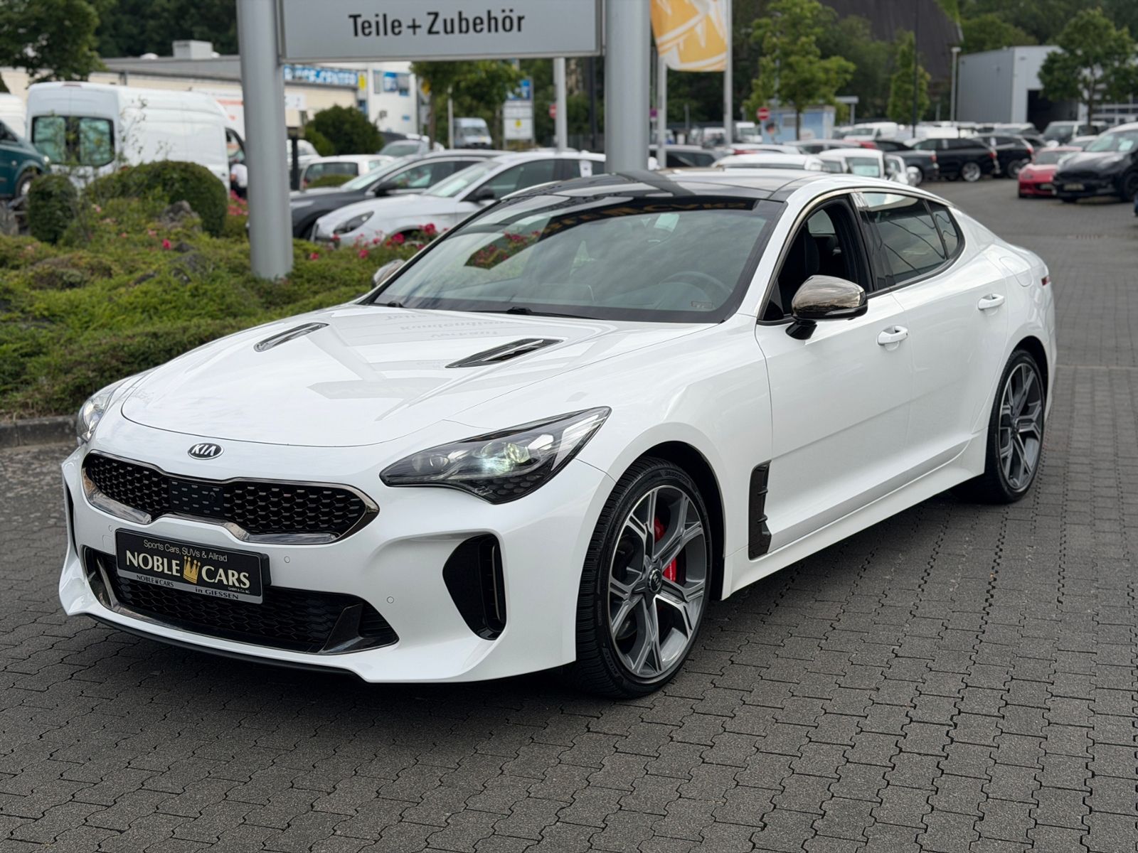 Fahrzeugabbildung Kia Stinger GT 4WD HUD PANO H/K LED NAV RFK SHZ