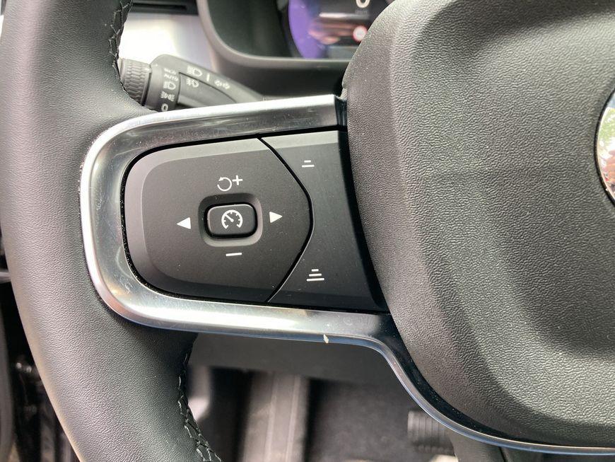 Volvo XC 40 B3 2WD Core +ANHÄNGERKUPPLUNG+LED+SHZ
