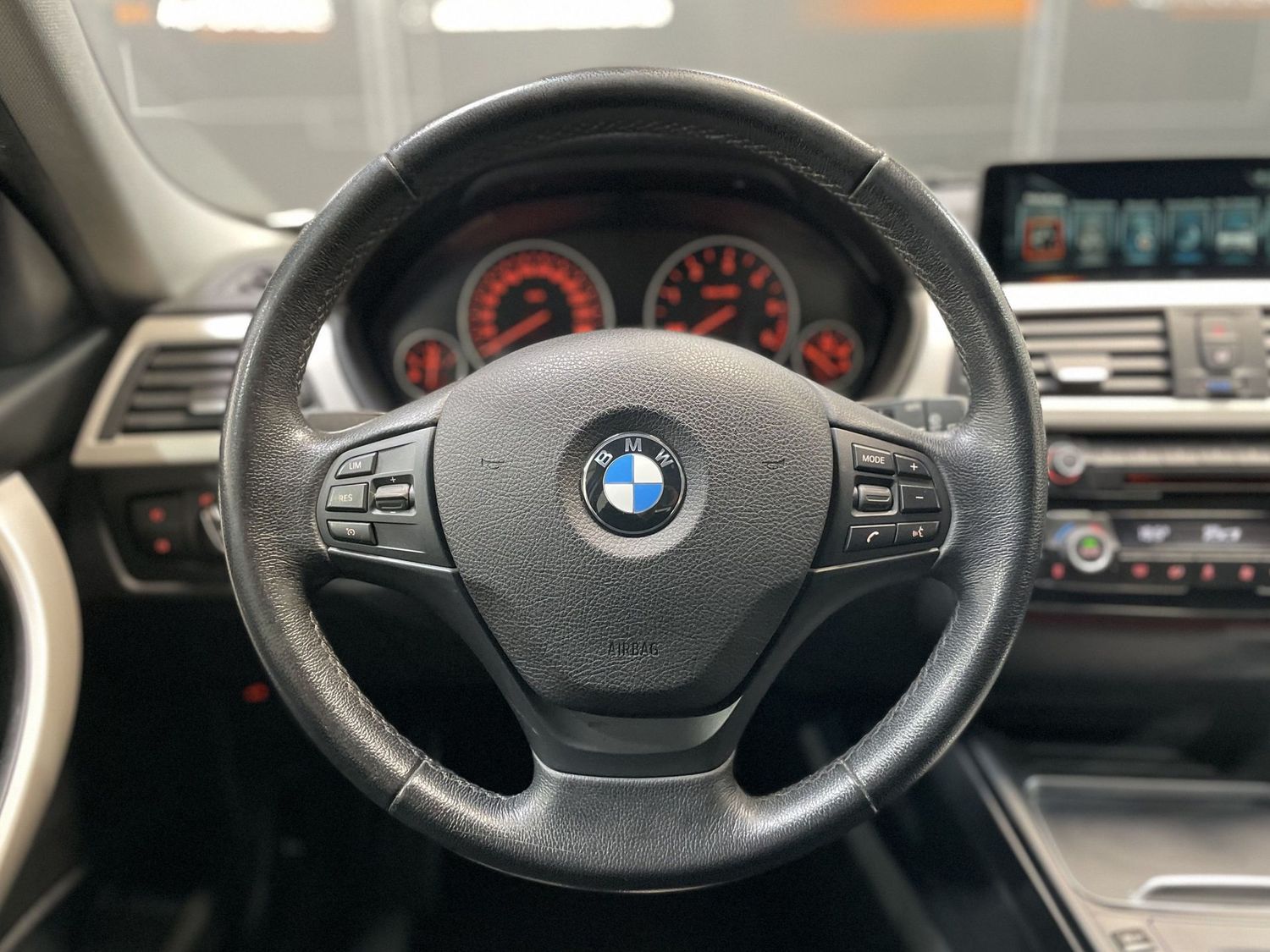 Fahrzeugabbildung BMW 320 d Advantage #LED#Tempomat#Navi#PDC