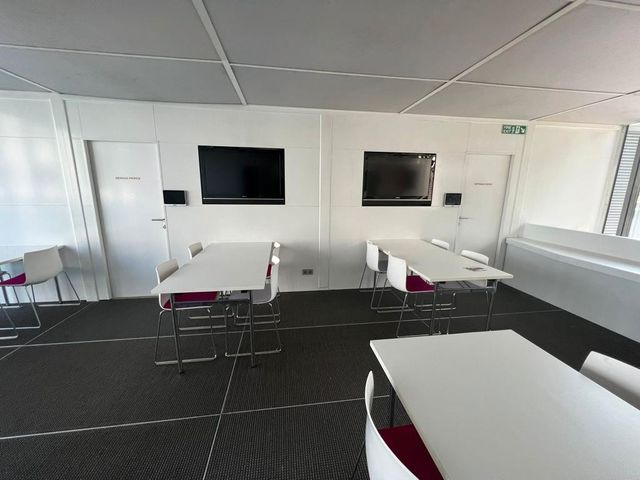 Fahrzeugabbildung Andere Einzigartiges Formel-1-Motorhome