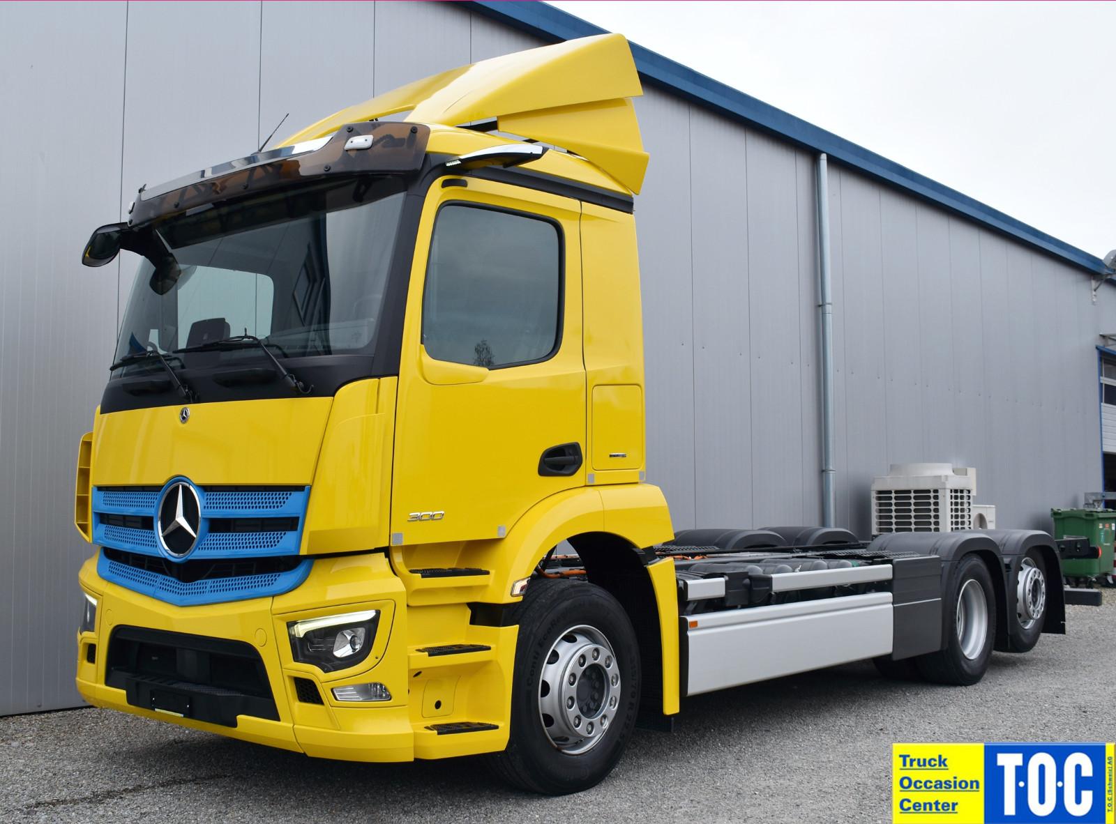 Mercedes-Benz eActros 300 L 6x2 AHK