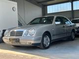 Mercedes-Benz E 240 Automatik Tempomat - Mercedes-Benz E 240 in Düsseldorf