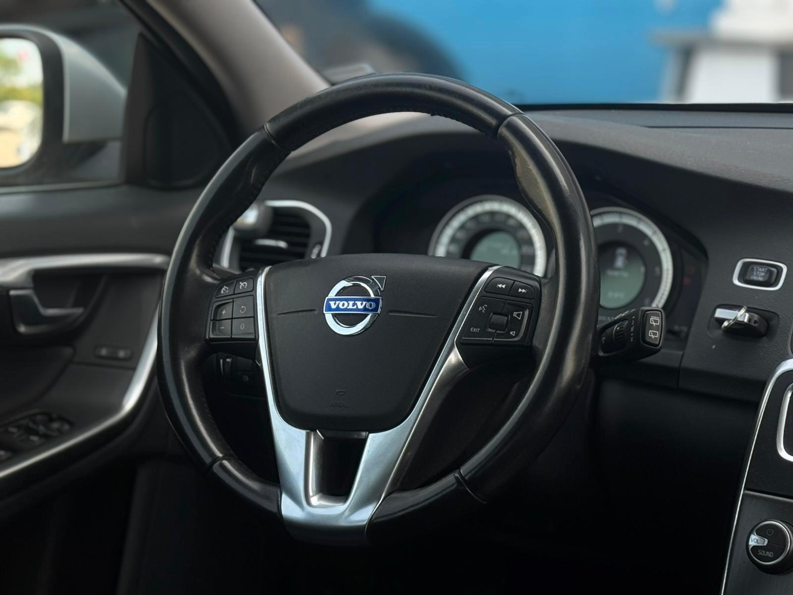 Volvo V60 2011 — photo 9