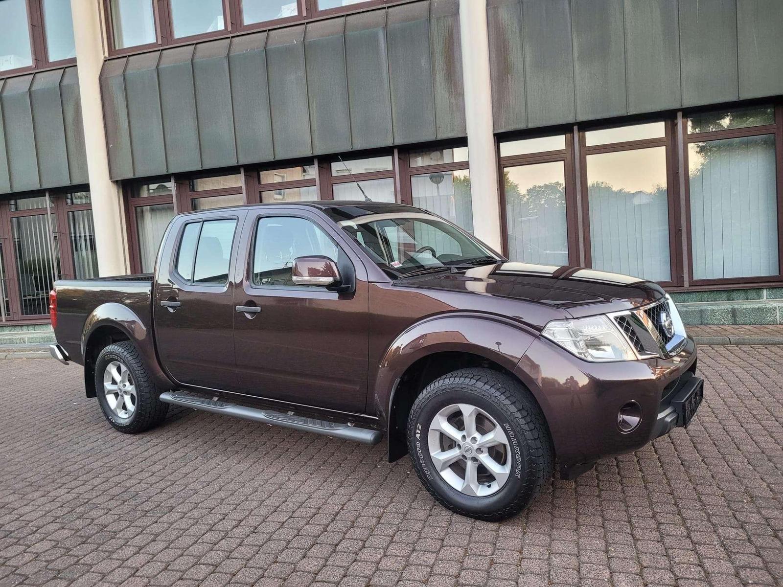 NISSAN NAVARA 2.5 dCi 190ch 4X4 - DOUBLE CAB - ATTELAGE - CLIM BIZONE - SIÈGES CHAUFFANTS - RÉGULATEUR DE VITESSE