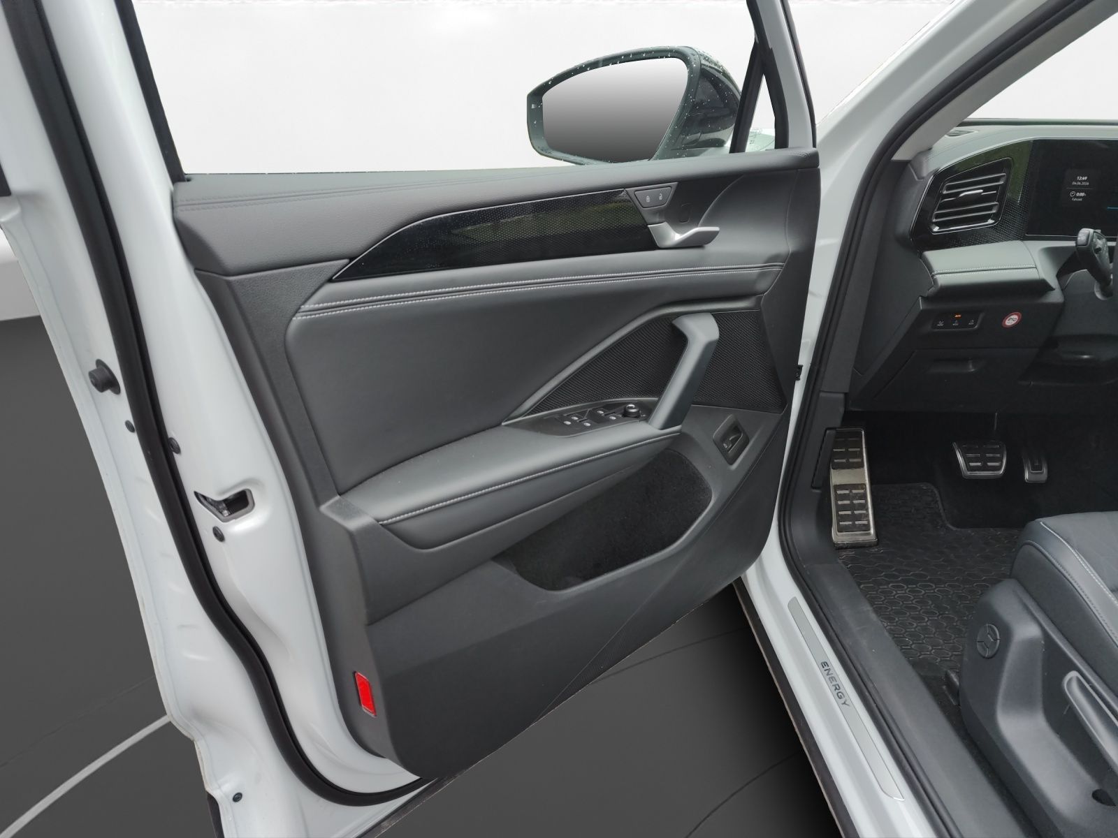 Volkswagen Tiguan ENERGY 1,5 l eTSI IQ Light,AHK,Navi imagem 3