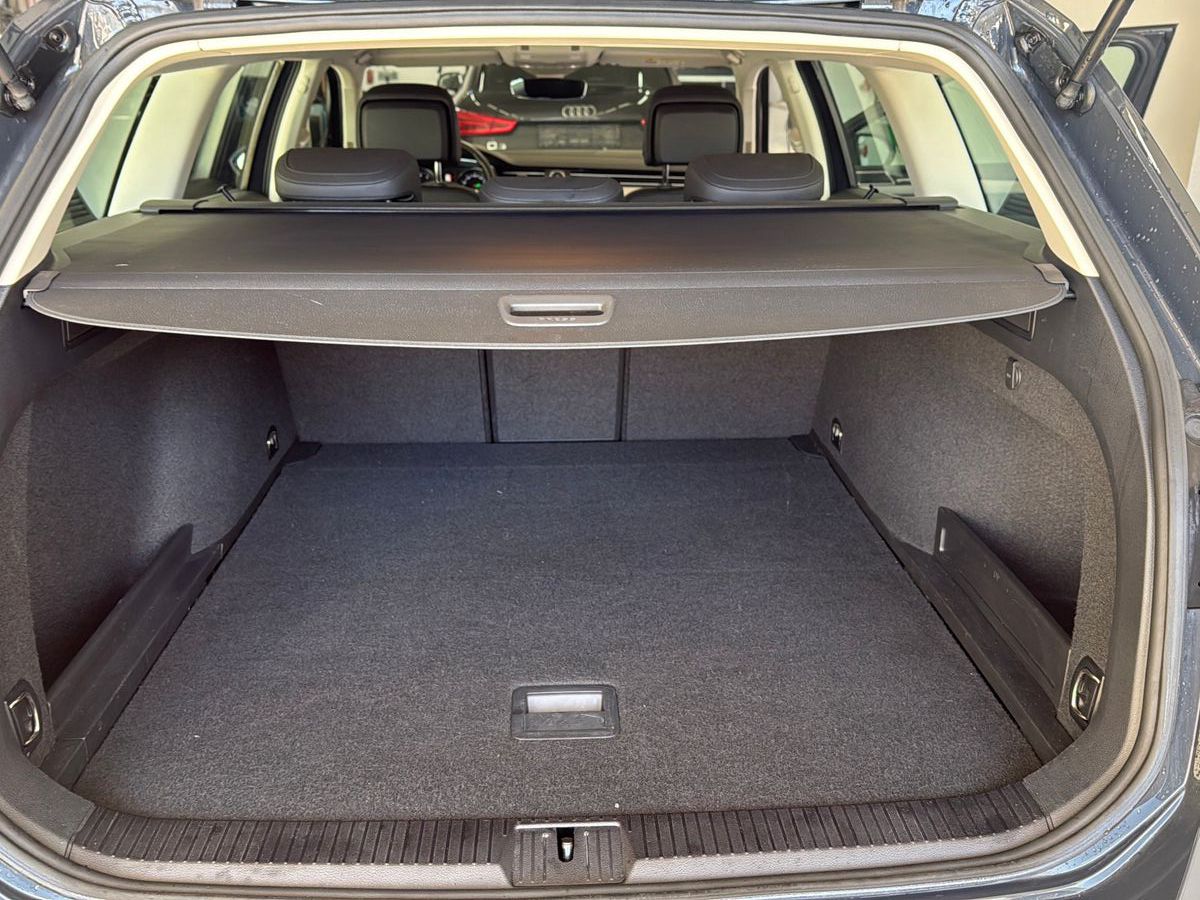 Fahrzeugabbildung Volkswagen Passat Variant Highline /unfallfrei