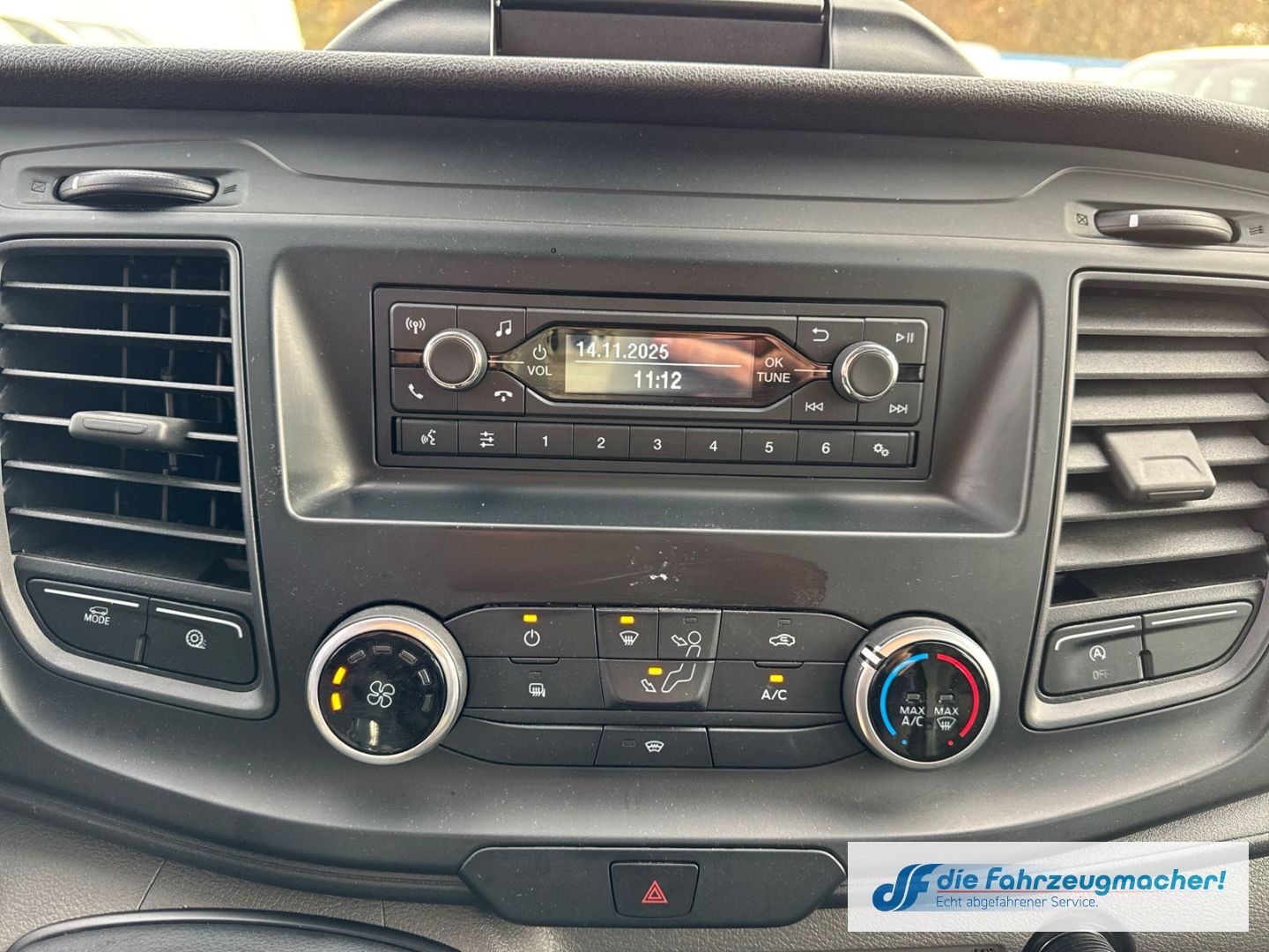 Fahrzeugabbildung Ford Transit Pritsche 350 L2 Doppelkabine Basis AHK D