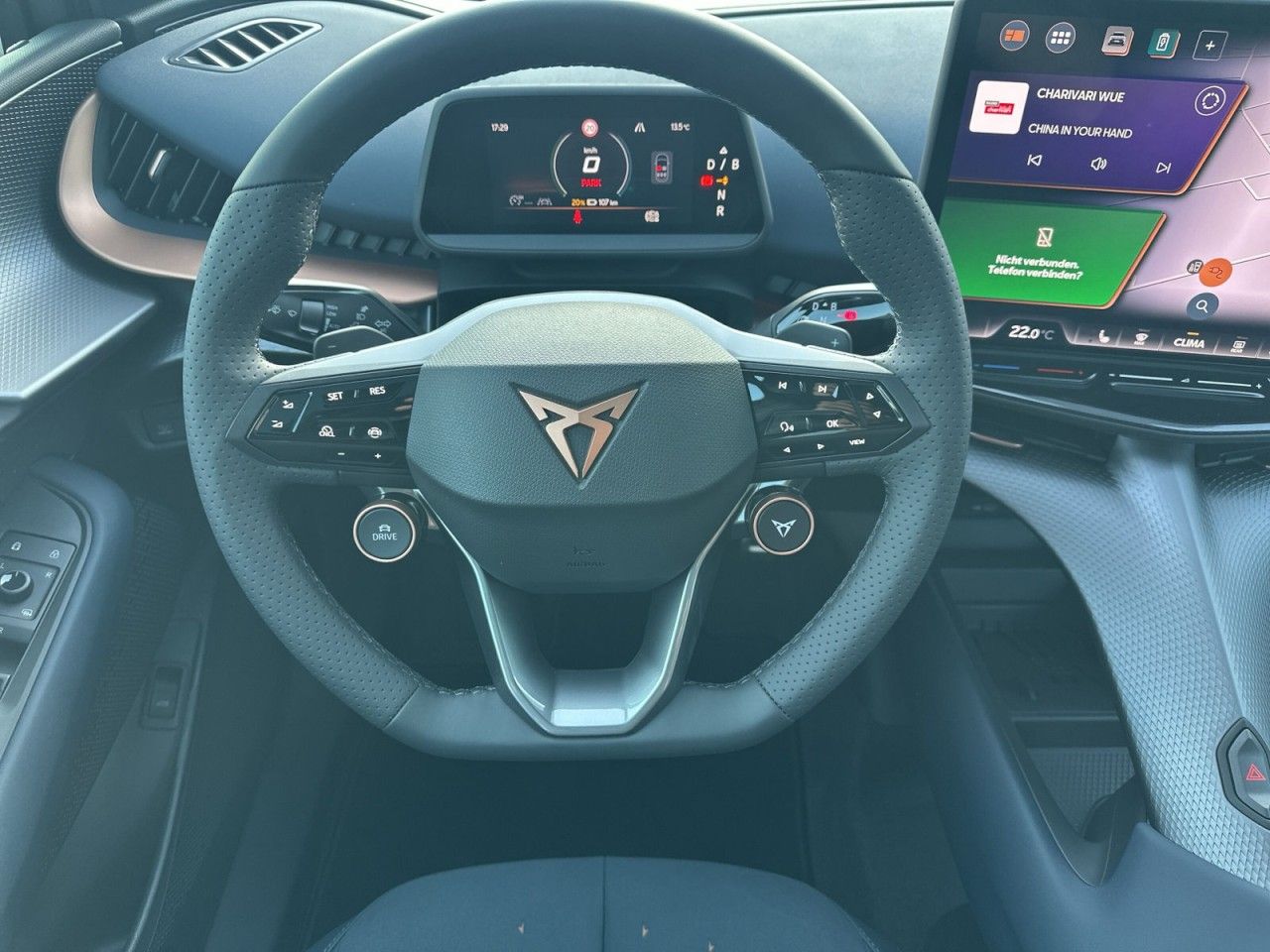 Fahrzeugabbildung CUPRA Tavascan VZ 4Drive 340 PS 77 kWh - mit KI generiert/bearbeitet