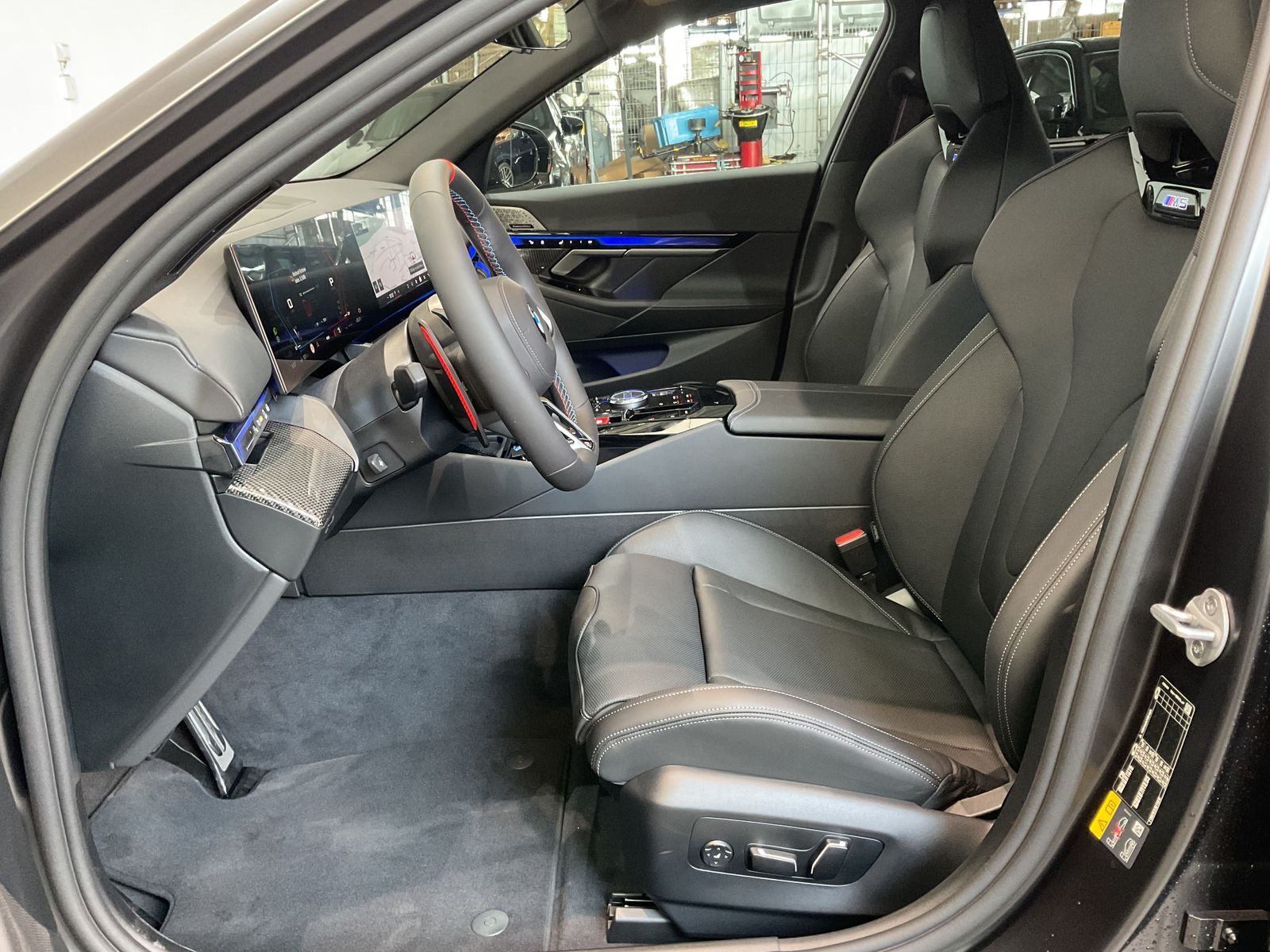Fahrzeugabbildung BMW M5 Limousine Frozen Deep Grey M Drivers Package