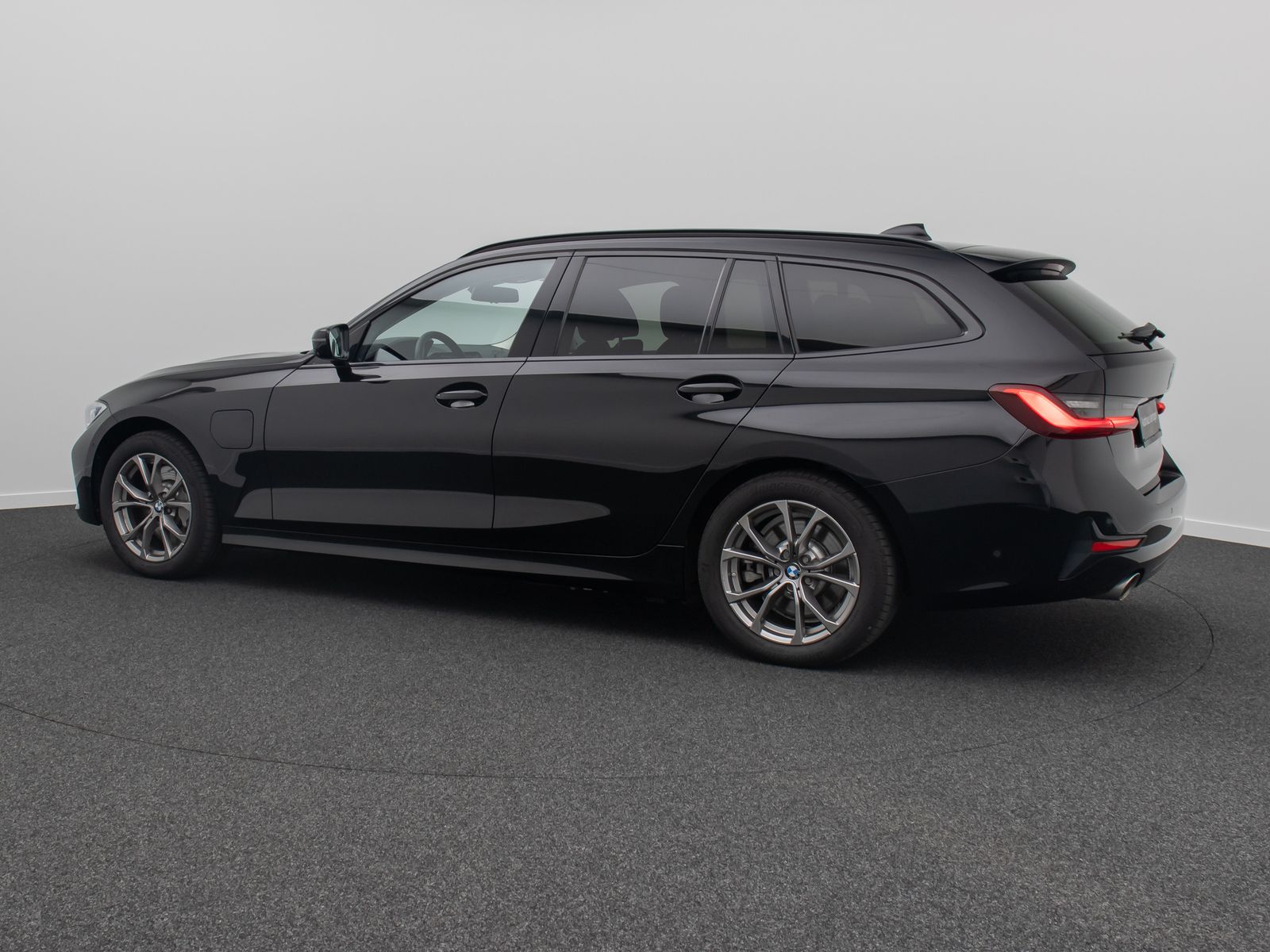 Fahrzeugabbildung BMW 330e Sport Line 360° Memory HUD DAB Laser HiFi