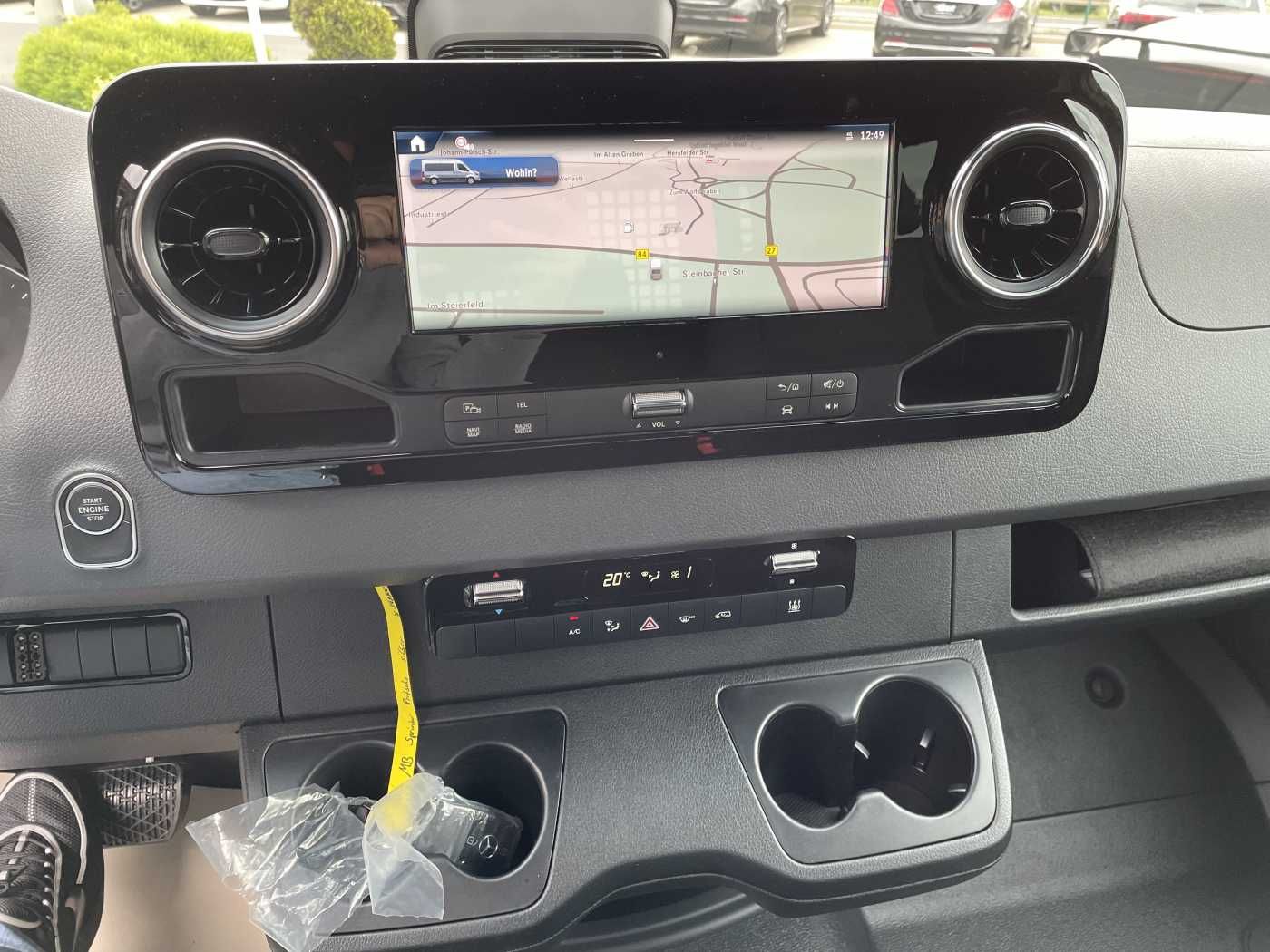 Fahrzeugabbildung Mercedes-Benz Sprinter 319 CDI 4x4 DoKa Klima Stdheiz AHK LED