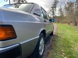 Mercedes-Benz 190D 2.5 - Mercedes-Benz 190 mit Diesel-Antrieb: Limousine, Automatik