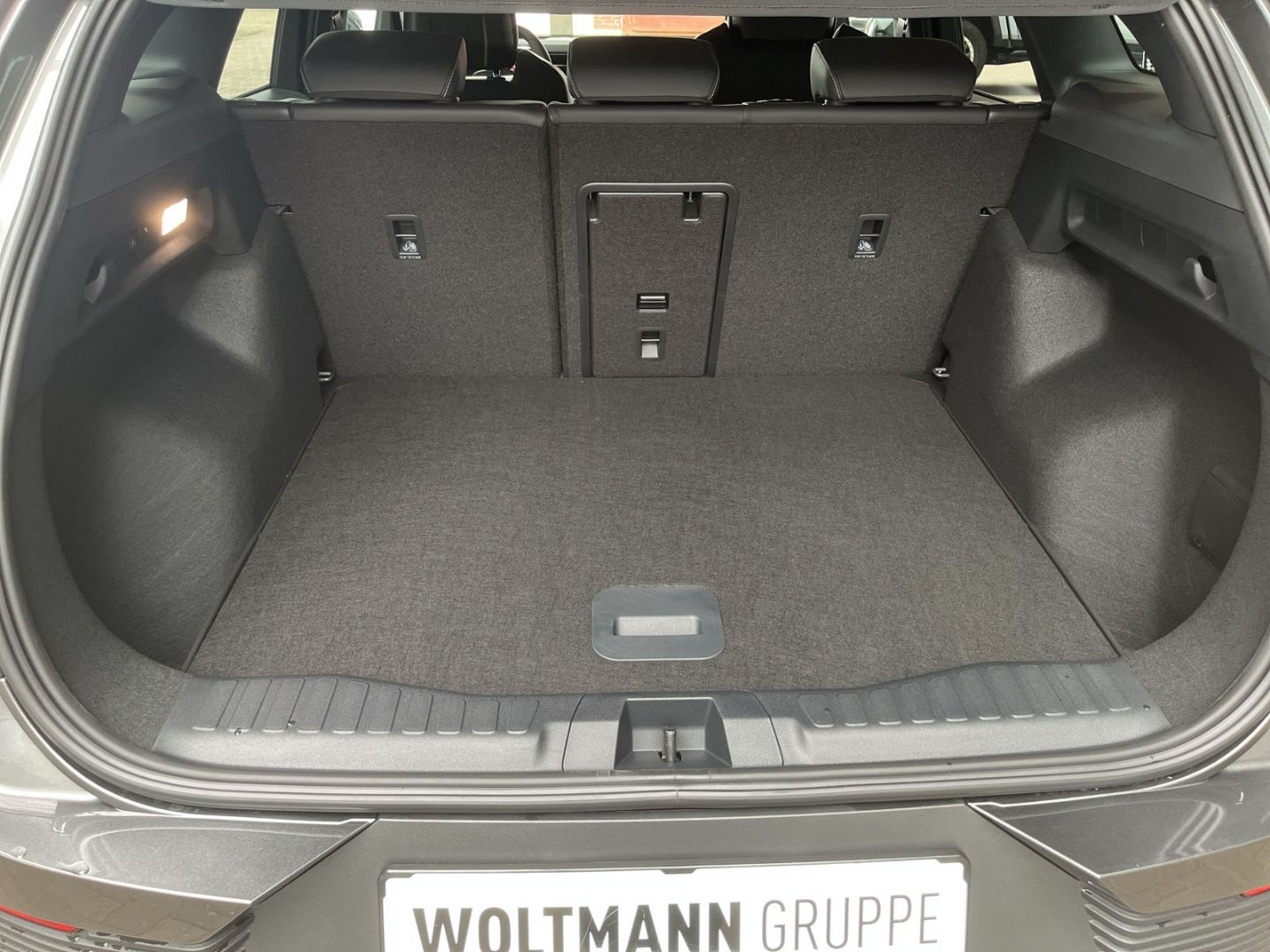 Fahrzeugabbildung Ford Explorer Select RWD Sportpaket Navi Digitales Co